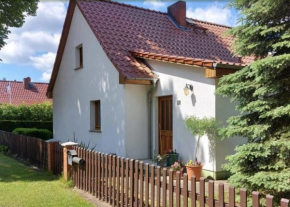 Kleines grünes Haus in der Seenplatte, Carpin